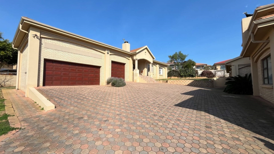 6 Bedroom Property for Sale in Hartenbos Heuwels Western Cape